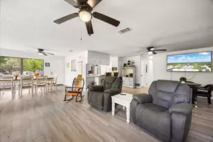 633 E Bridge St, Granbury, TX 76048 - Photo 7