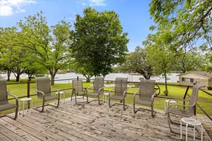 633 E Bridge St, Granbury, TX 76048 - Photo 27
