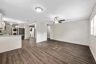 2717 Townsend Dr, Fort Worth, TX 76110 - Photo 9
