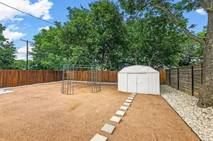 2717 Townsend Dr, Fort Worth, TX 76110 - Photo 5