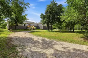 211 E Bay Dr, Bridgeport, TX 76426 - Photo 5