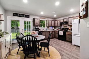240 Elizabeth Ln, Blossom, TX 75416 - Photo 5