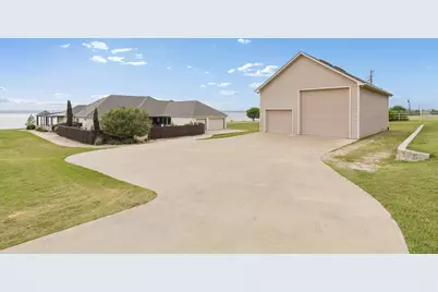 2009 Lakeshore Drive, Cleburne, TX 76033 - Photo 33