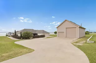 2009 Lakeshore Dr, Cleburne, TX 76033 - Photo 31