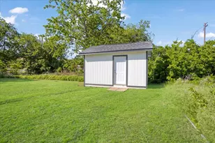 407 E Bonham St, Tom Bean, TX 75491 - Photo 7