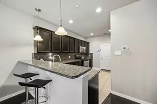 404 Dublin St, Lewisville, TX 75067 - Photo 5