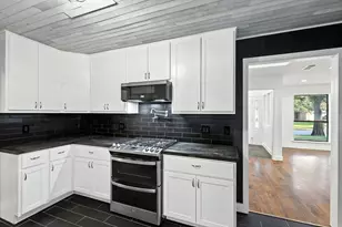 2902 Panhandle Dr, Grapevine, TX 76051 - Photo 9