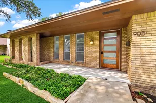 905 Bromwich St, Garland, TX 75040 - Photo 3
