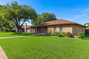 905 Bromwich St, Garland, TX 75040 - Photo 37