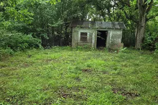 307 W Spruce St, Whitewright, TX 75491 - Photo 11