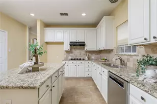 9705 Southern Hills Dr, Plano, TX 75025 - Photo 15