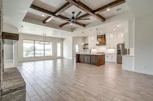 1221 Crown Valley Dr, Weatherford, TX 76087 - Photo 3