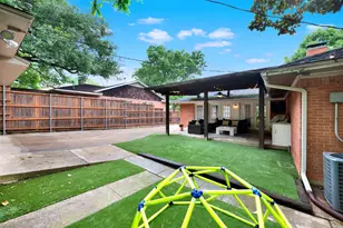 9634 Shoreview Rd, Dallas, TX 75238 - Photo 33