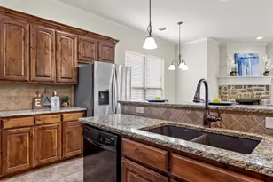 210 Donna Cir, Granbury, TX 76049 - Photo 7