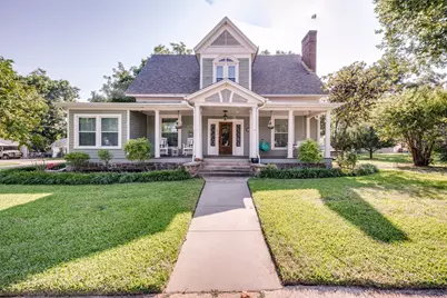 310 E Tarrant Street, Bowie, TX 76230 - Photo 1
