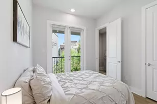 381 E Greenbriar Ln, Dallas, TX 75203 - Photo 25
