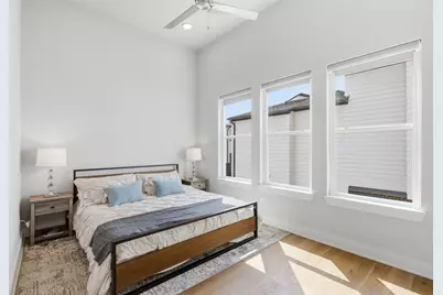 381 E Greenbriar Lane #1002, Dallas, TX 75203 - Photo 19