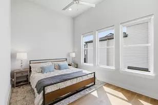 381 E Greenbriar Ln, Dallas, TX 75203 - Photo 19