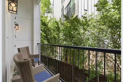 381 E Greenbriar Lane #1002, Dallas, TX 75203 - Photo 9