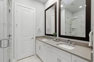 381 E Greenbriar Ln, Dallas, TX 75203 - Photo 23