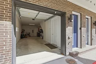 381 E Greenbriar Ln, Dallas, TX 75203 - Photo 29