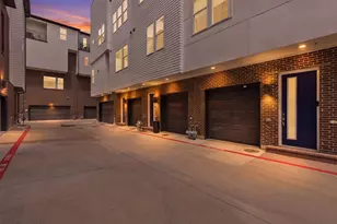 381 E Greenbriar Ln, Dallas, TX 75203 - Photo 3