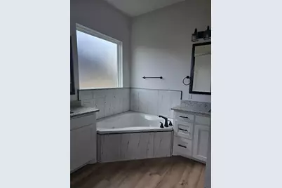 808 N Avenue E, Springtown, TX 76082 - Photo 9