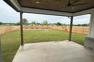 808 N Ave E, Springtown, TX 76082 - Photo 11