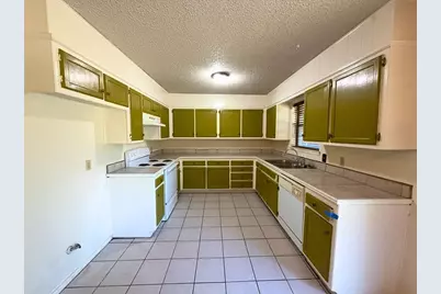 1613 Edge Hill Road, Benbrook, TX 76126 - Photo 5