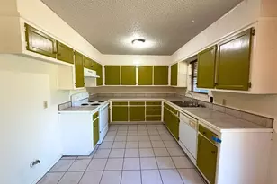 1613 Edgehill Rd, Benbrook, TX 76126 - Photo 5