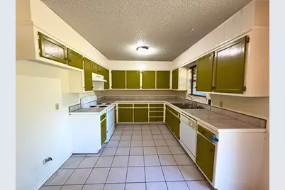 1613 Edge Hill Road, Benbrook, TX 76126 - Photo 5