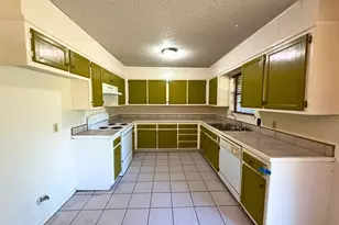 1613 Edgehill Rd, Benbrook, TX 76126 - Photo 5