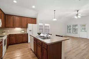609 Lake Point Dr, Little Elm, TX 75068 - Photo 13