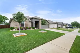 636 Mooney Dr, Saginaw, TX 76179 - Photo 3