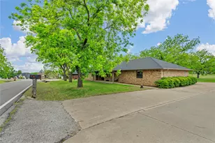 9616 Monticello Dr, Granbury, TX 76049 - Photo 3