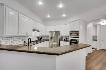8204 Wildrock Drive, Arlington, TX 76001 - Photo 11