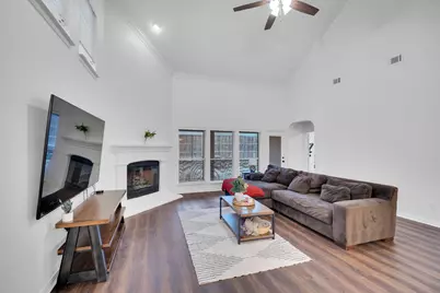 8204 Wildrock Drive, Arlington, TX 76001 - Photo 7
