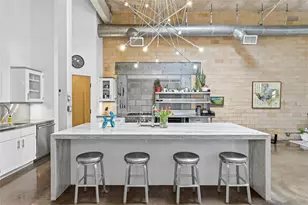 335 S Hall St, Dallas, TX 75226 - Photo 13