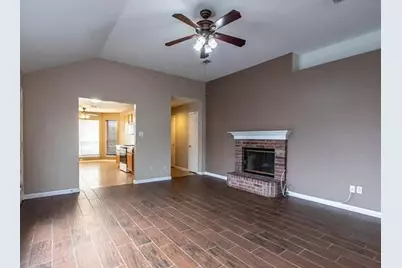 816 W Colony Drive, Arlington, TX 76001 - Photo 5