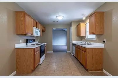 816 W Colony Drive, Arlington, TX 76001 - Photo 7