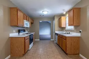 816 W Colony Dr, Arlington, TX 76001 - Photo 7