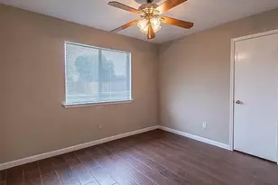 816 W Colony Dr, Arlington, TX 76001 - Photo 17