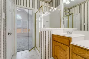 511 Poplar Ln, Irving, TX 75063 - Photo 17