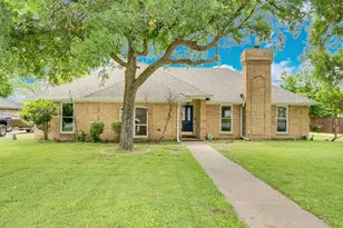1311 Cindy Ct, Cleburne, TX 76033 - Photo 3