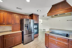 1311 Cindy Ct, Cleburne, TX 76033 - Photo 5