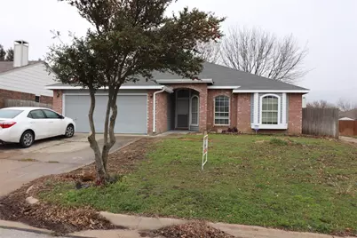 1101 Valley Branch Drive, Arlington, TX 76001 - Photo 1