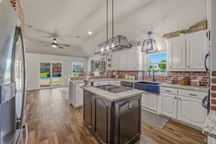 210 Southview Dr, Hudson Oaks, TX 76087 - Photo 9