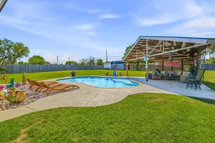 210 Southview Dr, Hudson Oaks, TX 76087 - Photo 3