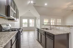 357 Coral Vine Ln, Burleson, TX 76028 - Photo 7