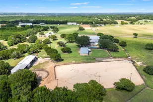 1010 Chapman Rd, Crawford, TX 76638 - Photo 37